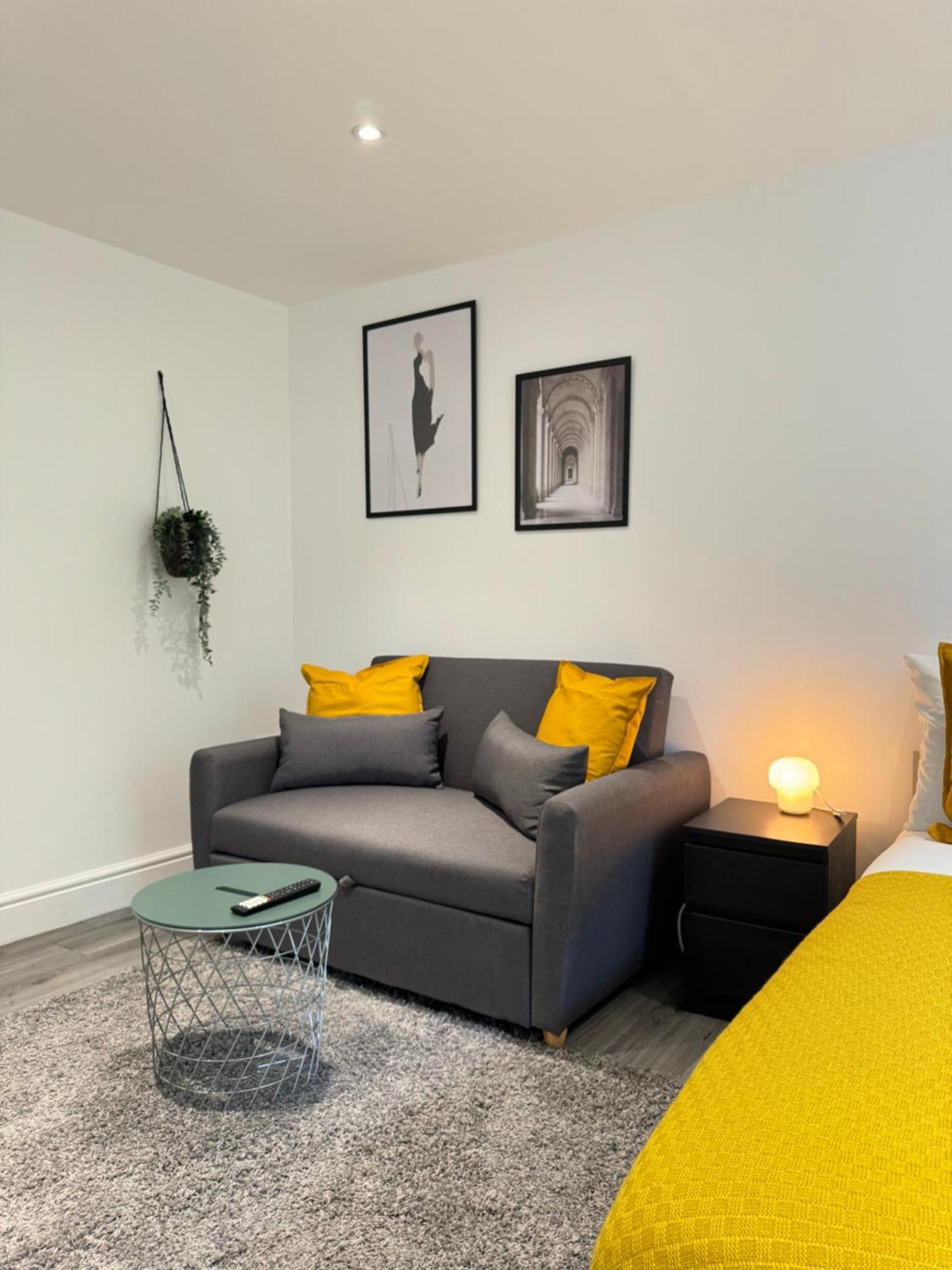 En-Suite Bedroom For Up To 4! Sofa Bed - Near Stratford ลอนดอน ภายนอก รูปภาพ