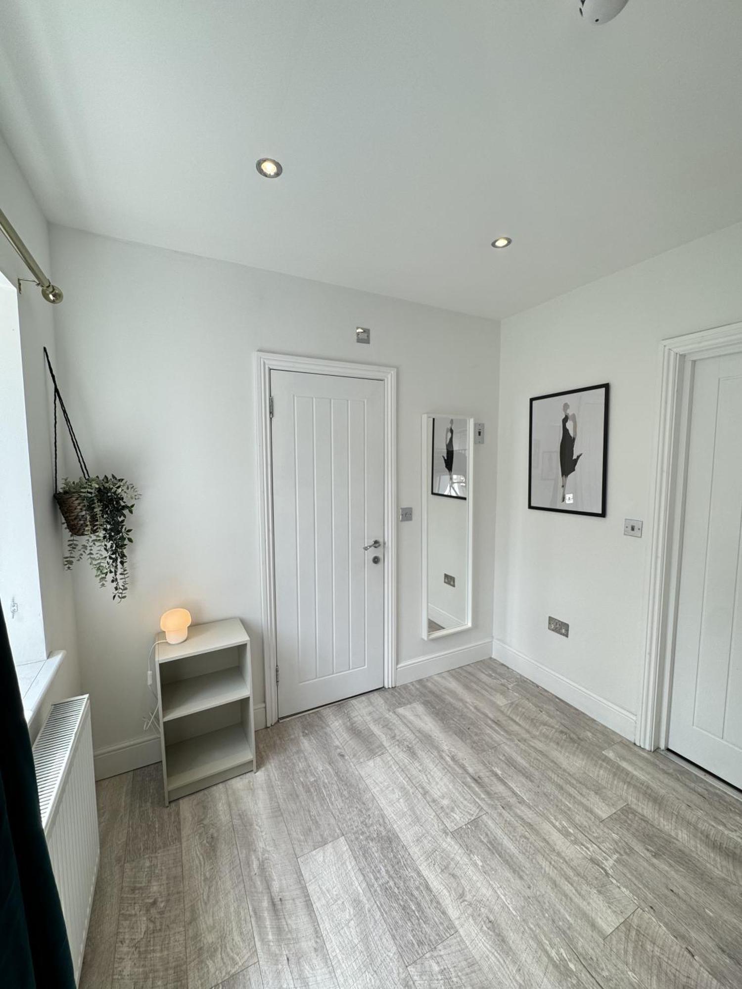 En-Suite Bedroom For Up To 4! Sofa Bed - Near Stratford ลอนดอน ภายนอก รูปภาพ