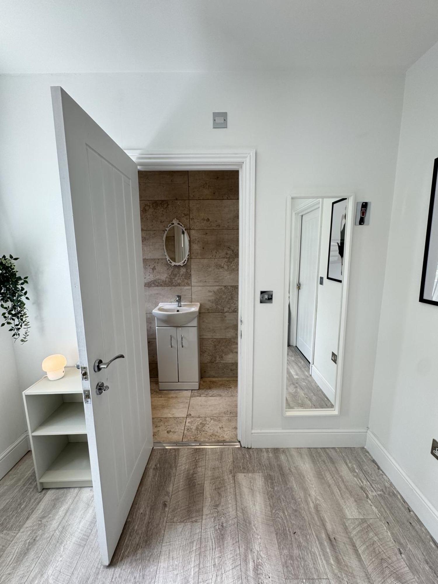 En-Suite Bedroom For Up To 4! Sofa Bed - Near Stratford ลอนดอน ภายนอก รูปภาพ