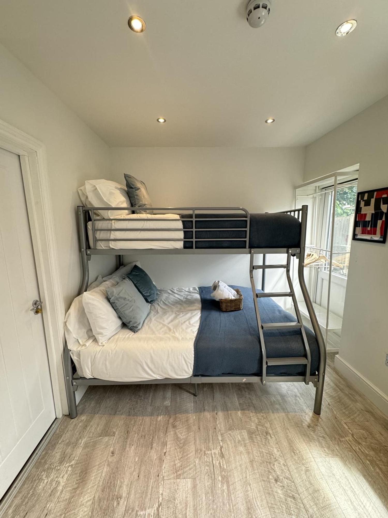 En-Suite Bedroom For Up To 4! Sofa Bed - Near Stratford ลอนดอน ภายนอก รูปภาพ