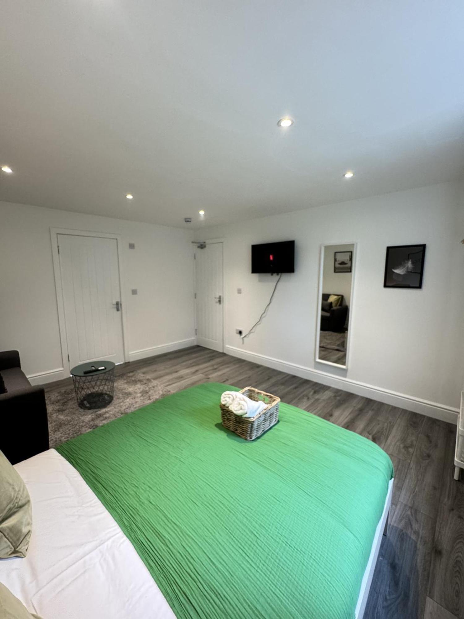 En-Suite Bedroom For Up To 4! Sofa Bed - Near Stratford ลอนดอน ภายนอก รูปภาพ