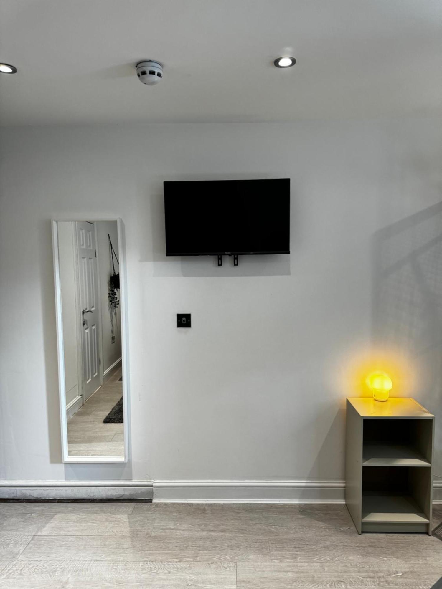 En-Suite Bedroom For Up To 4! Sofa Bed - Near Stratford ลอนดอน ภายนอก รูปภาพ