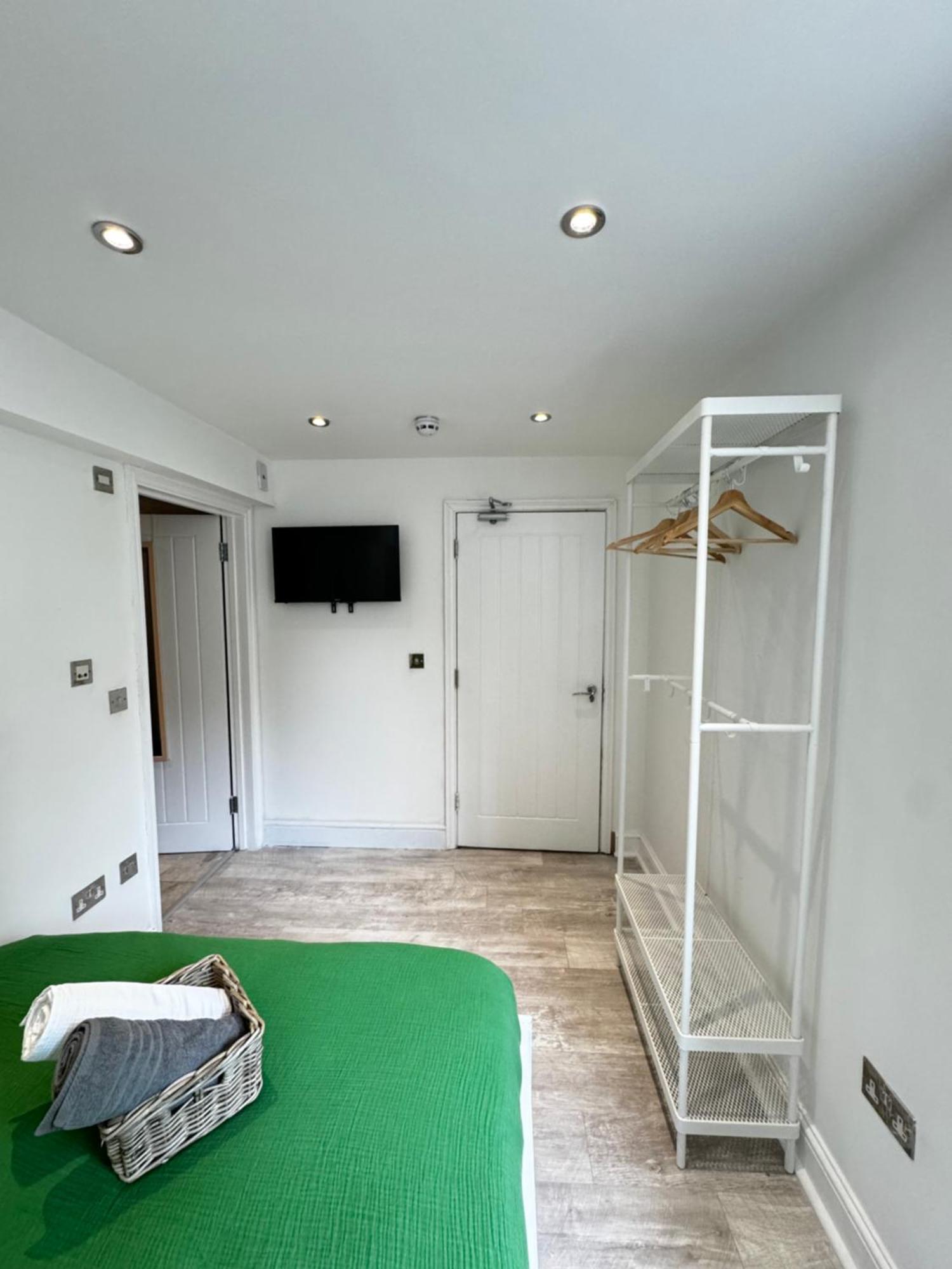 En-Suite Bedroom For Up To 4! Sofa Bed - Near Stratford ลอนดอน ภายนอก รูปภาพ