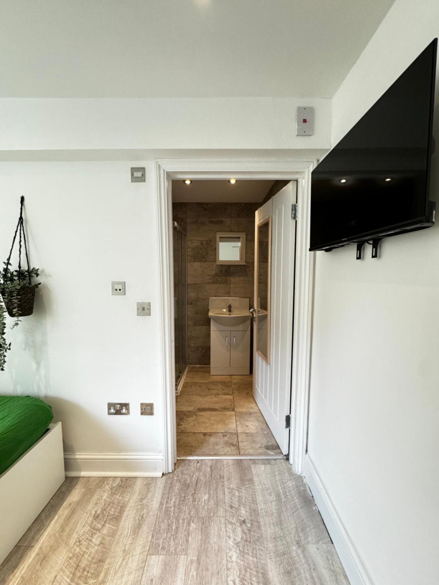 En-Suite Bedroom For Up To 4! Sofa Bed - Near Stratford ลอนดอน ภายนอก รูปภาพ