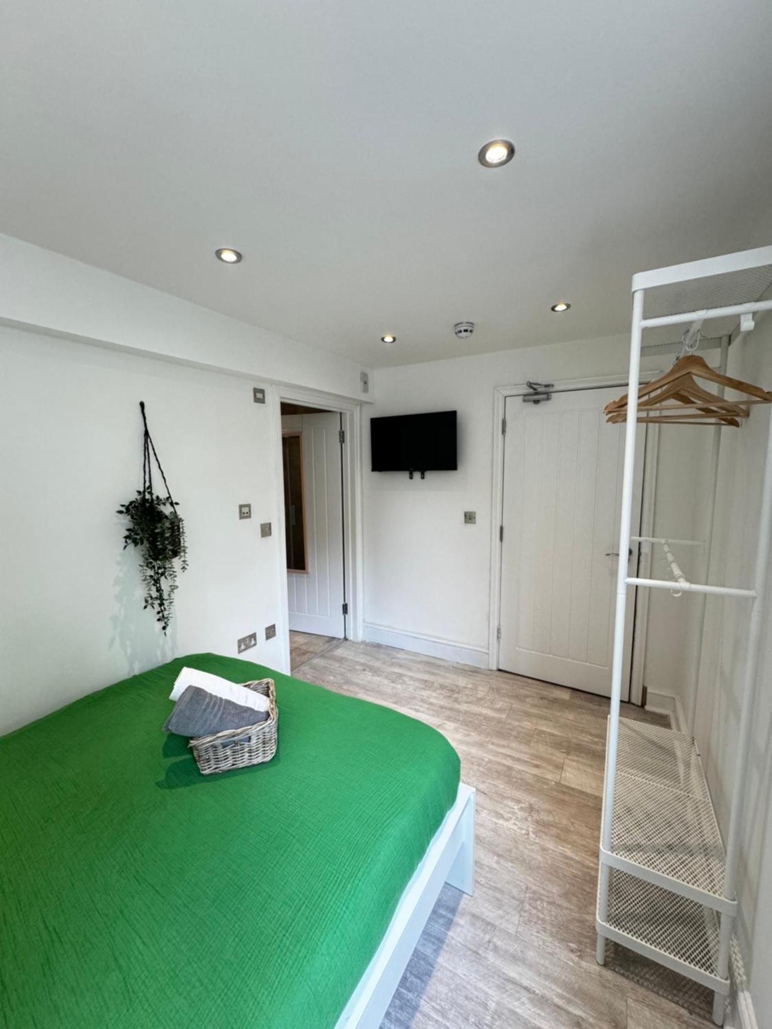 En-Suite Bedroom For Up To 4! Sofa Bed - Near Stratford ลอนดอน ภายนอก รูปภาพ
