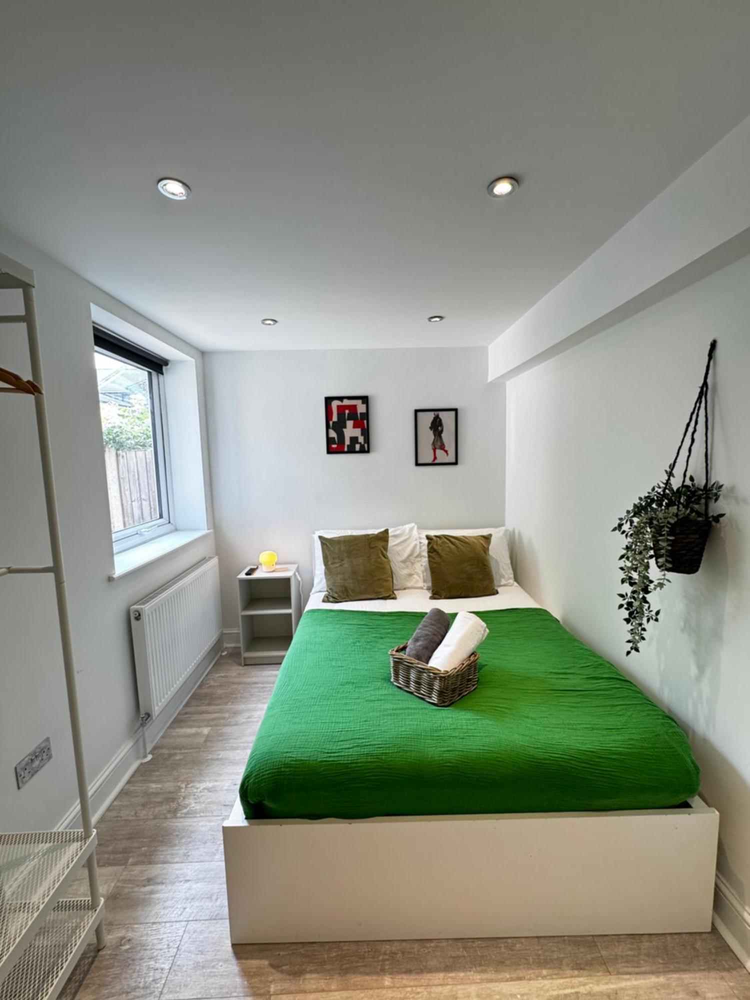 En-Suite Bedroom For Up To 4! Sofa Bed - Near Stratford ลอนดอน ภายนอก รูปภาพ