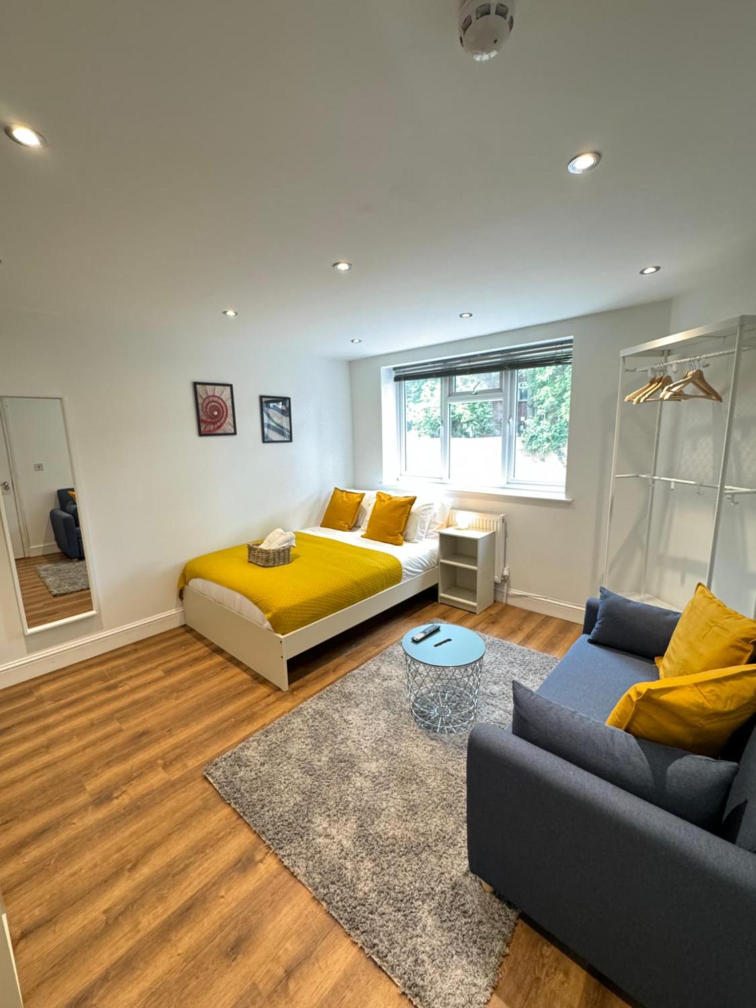 En-Suite Bedroom For Up To 4! Sofa Bed - Near Stratford ลอนดอน ภายนอก รูปภาพ