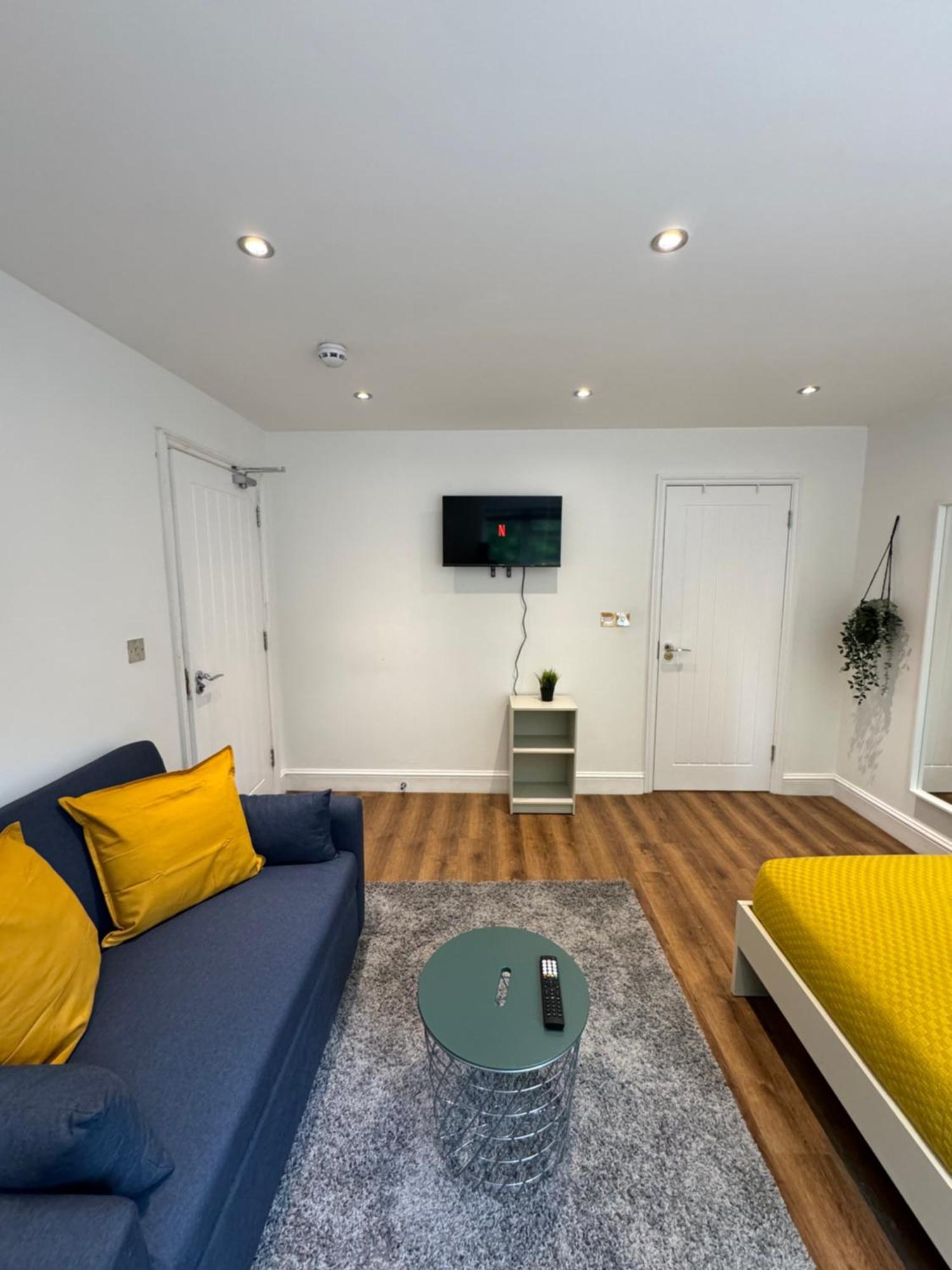 En-Suite Bedroom For Up To 4! Sofa Bed - Near Stratford ลอนดอน ภายนอก รูปภาพ